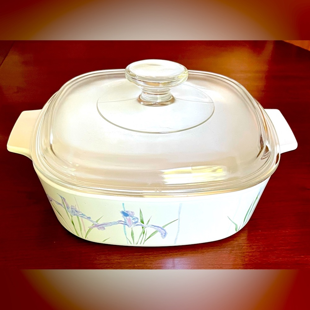 Corningware Shadow Iris 2 liters casserole dish and Pyrex clear glass lid